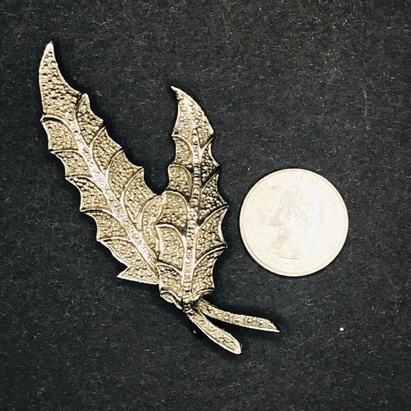 Set of 3 Long Leaf Pin Brooches Silver Tone Metal - Picture 9 of 10